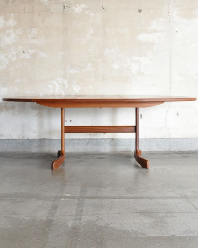 広げた伸長式テーブル