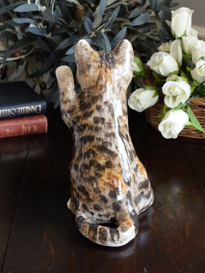 イギリス生まれの猫の置物