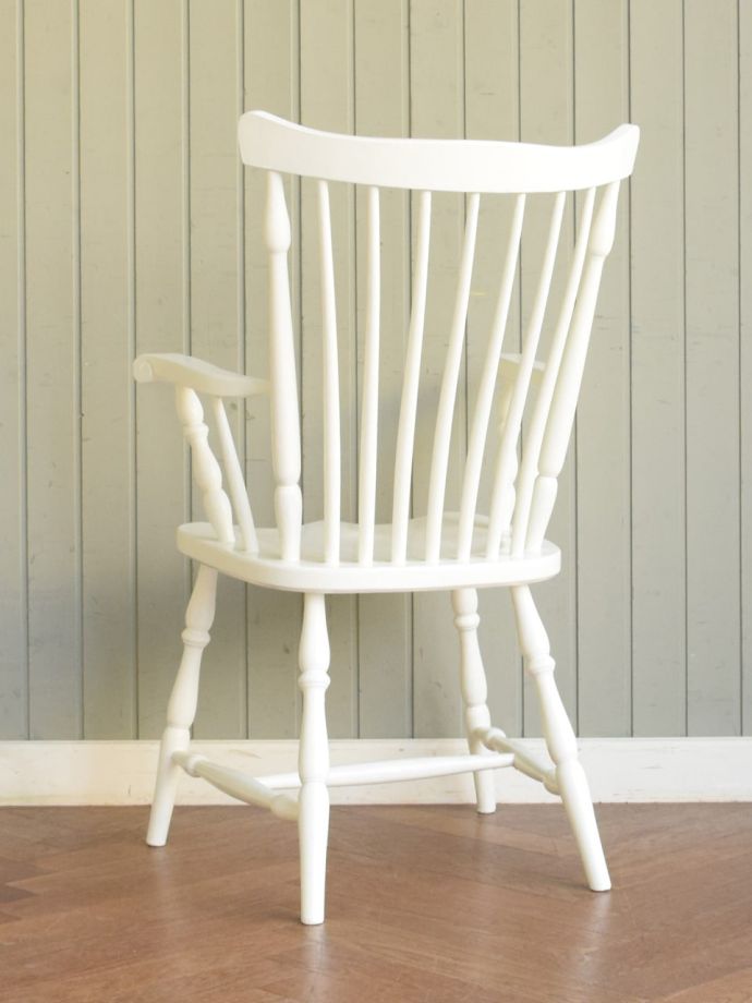 アンティークチェアの後ろ姿