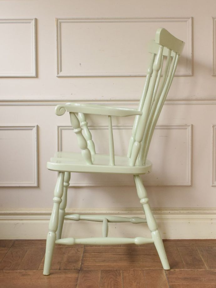 アンティークチェアの横顔