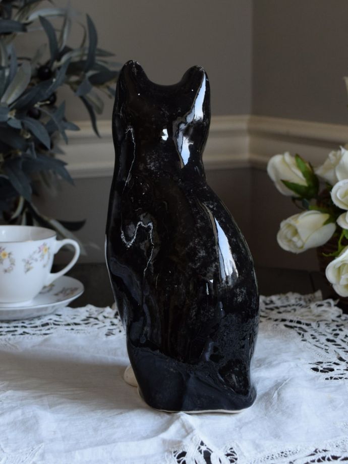 イギリス生まれの猫の置物