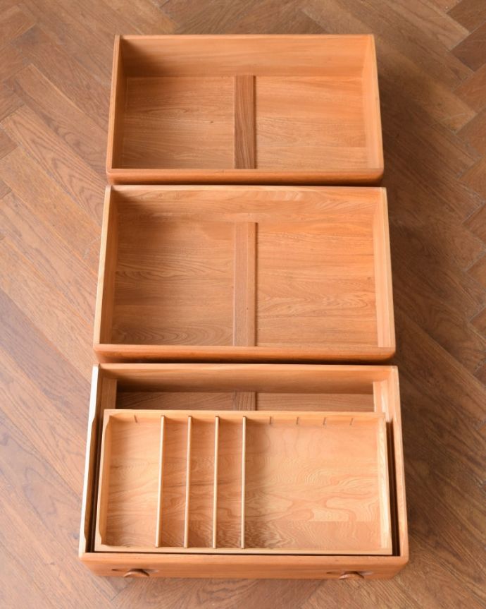 アンティークのキャビネット　アンティーク家具　アーコール　サイドボード　キレイにお直ししました引き出しの中も修復の際、専門の職人がキレイにしました。(m-698-f)