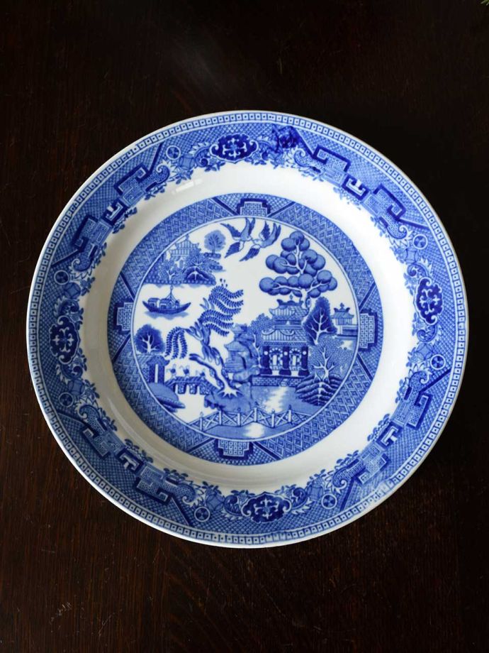 英国アンティークのおしゃれな食器