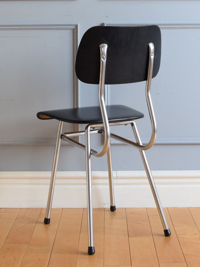 ビンテージチェアの後ろ姿