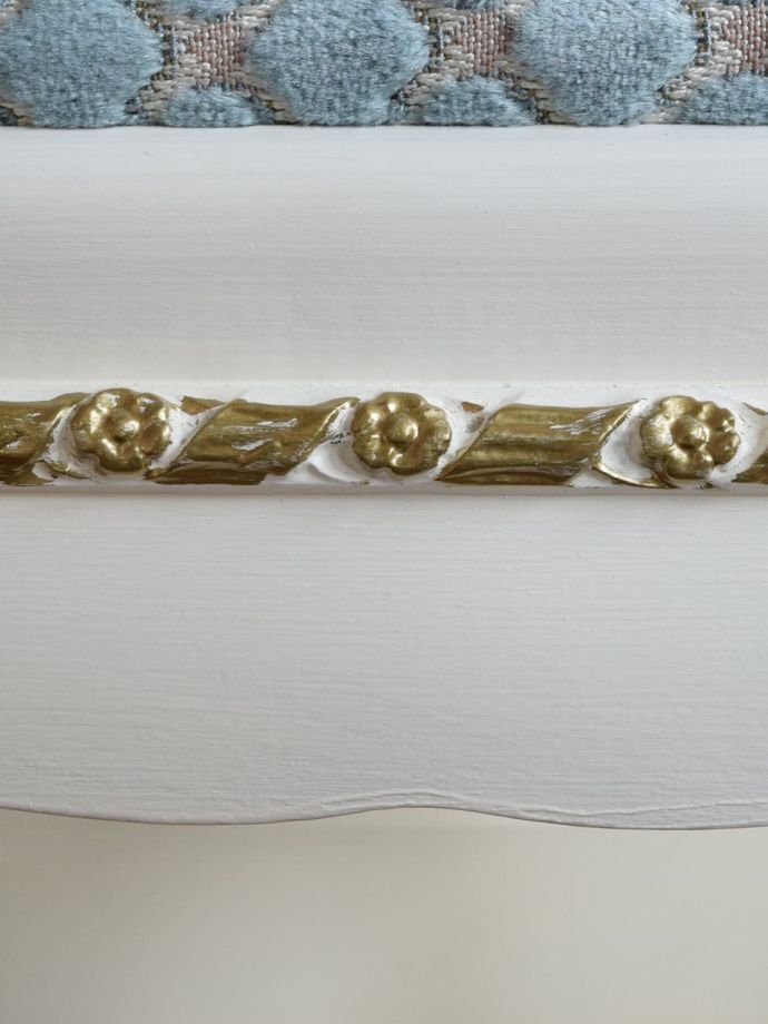 アンティーク家具らしい装飾