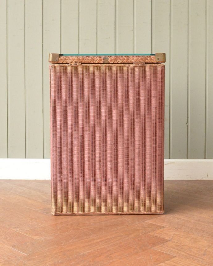 アンティークロイドルームボックスの後ろ姿