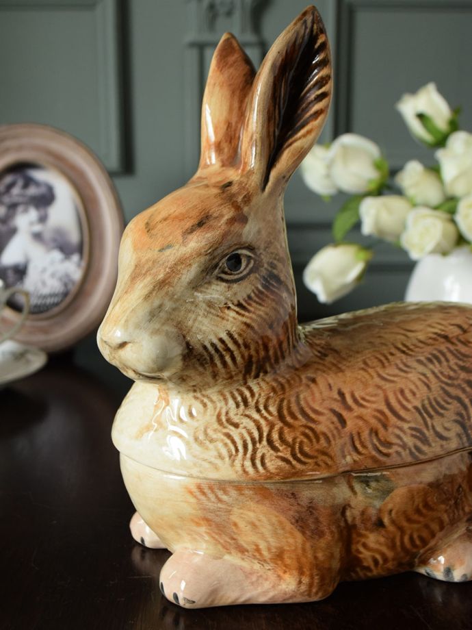 フランスから届いたうさぎ型のアンティークテリーヌポット、Michel