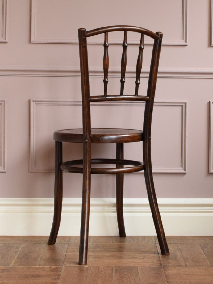 おしゃれな椅子、ベントウッドチェアの後ろ姿