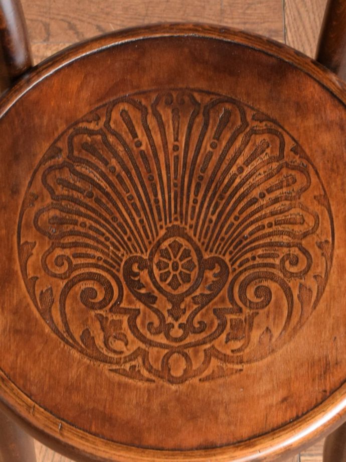 アンティークの椅子の座面の模様