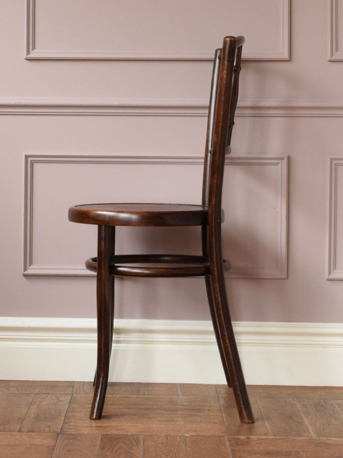 ベントウッドチェアの側面