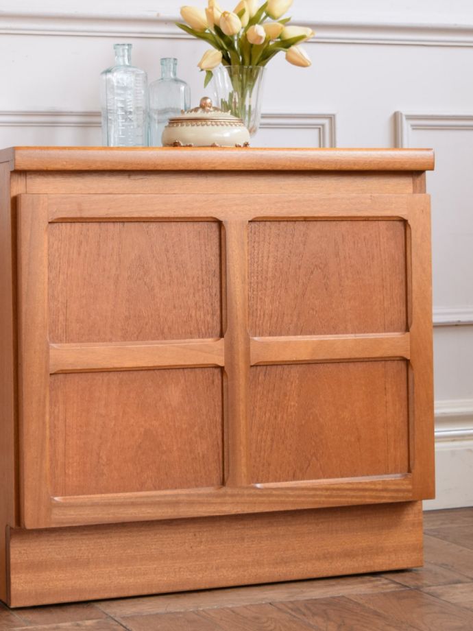 ビンテージキャビネットの扉