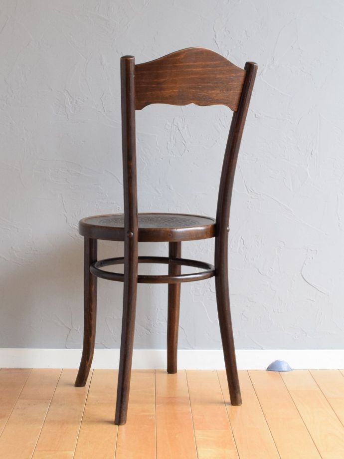 おしゃれな椅子、ベントウッドチェアの後ろ姿