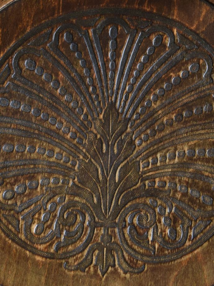 アンティークの椅子の座面の模様