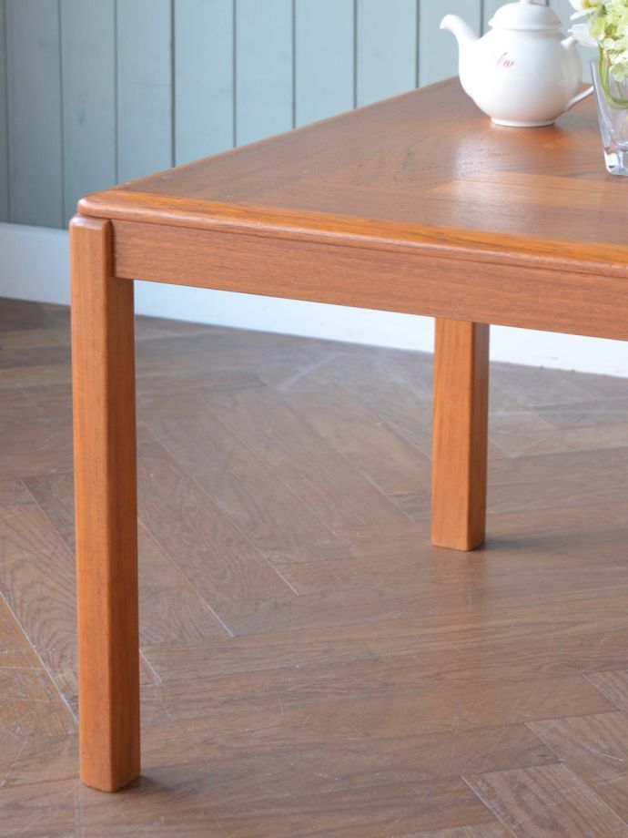 アンティークのテーブル　アンティーク家具　ローテーブル　クールな表情の中に感じられるぬくもり･･･ヴィンテージの家具は一見クールな表情。(m-703-f)