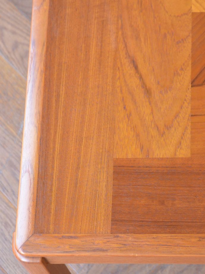 アンティークのテーブル　アンティーク家具　ローテーブル　近づいて見てみると･･･天板を近くで見て下さい。(m-703-f)