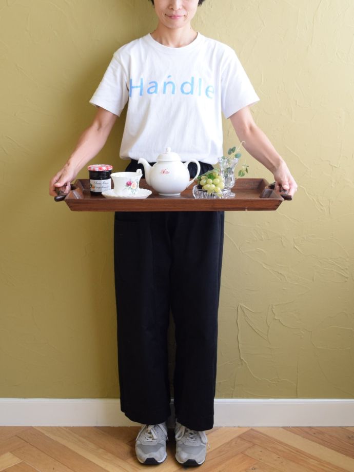 イギリスアンティーク　トレイ　お盆 イギリスから届いた美しいアンティークトレイ、象嵌が入ったマホガニー