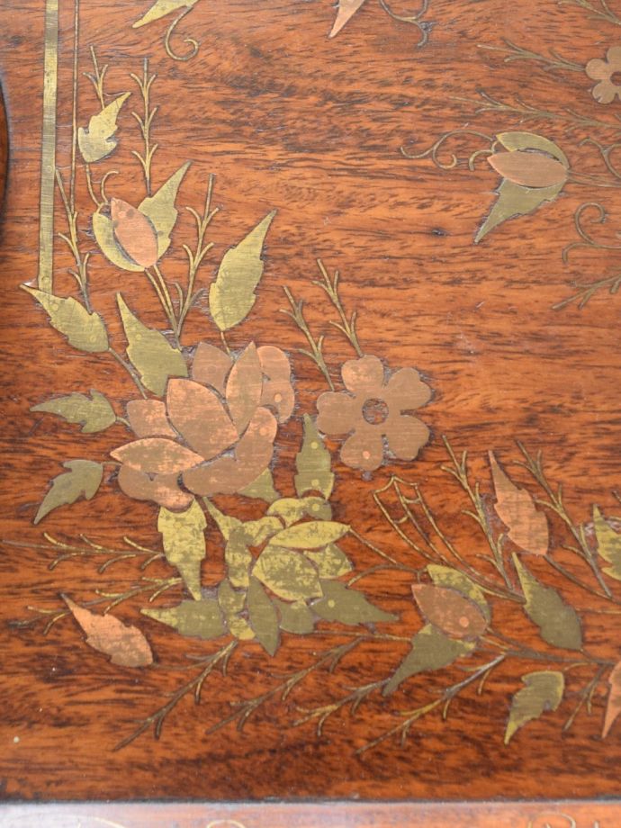 イギリスから届いた美しいアンティークトレイ、象嵌が入ったマホガニー