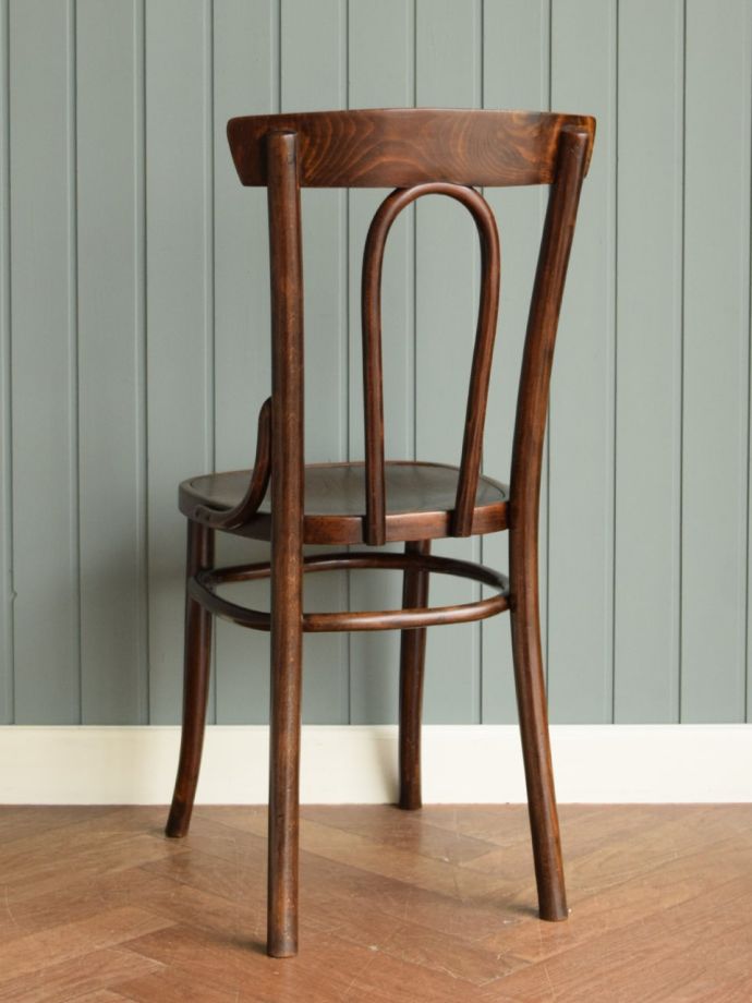 おしゃれな椅子、ベントウッドチェアの後ろ姿