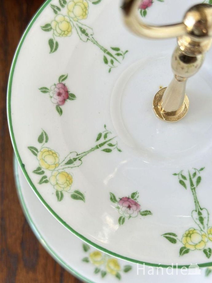 アールヌーボーがおしゃれなケーキスタンド、アンティークの2段タイプ