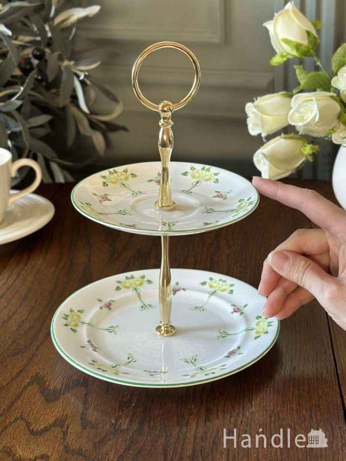 アールヌーボーがおしゃれなケーキスタンド、アンティークの2段タイプ