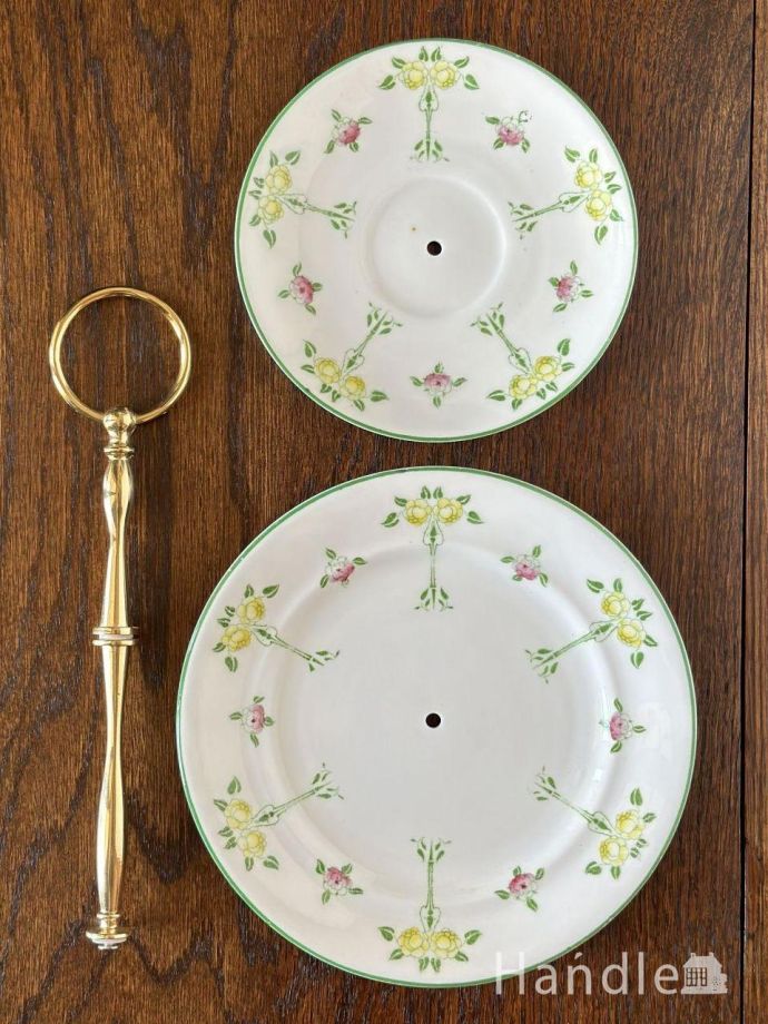 アールヌーボーがおしゃれなケーキスタンド、アンティークの2段タイプ