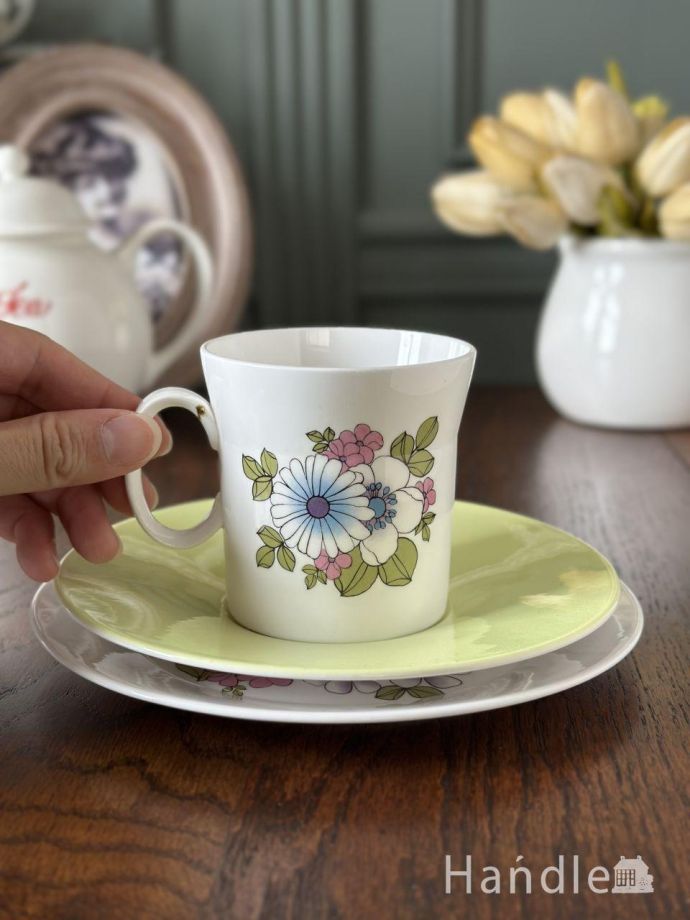 イギリスのカップ&ソーサー(トリオ)