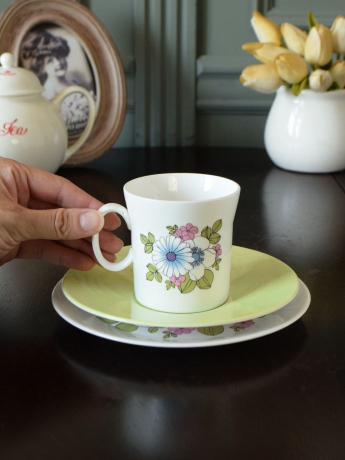 イギリスのカップ&ソーサー(トリオ)