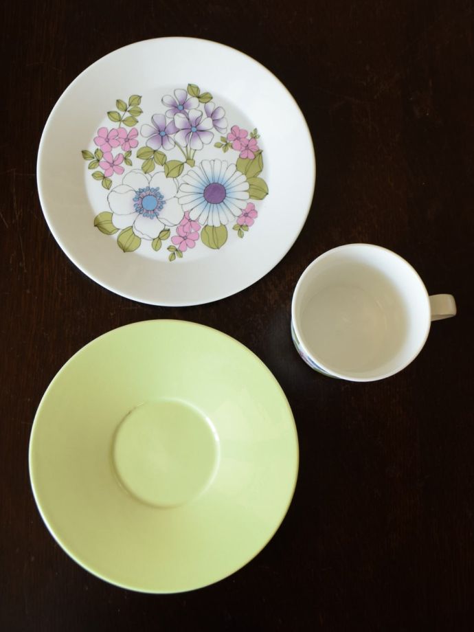 英国アンティークのおしゃれな食器