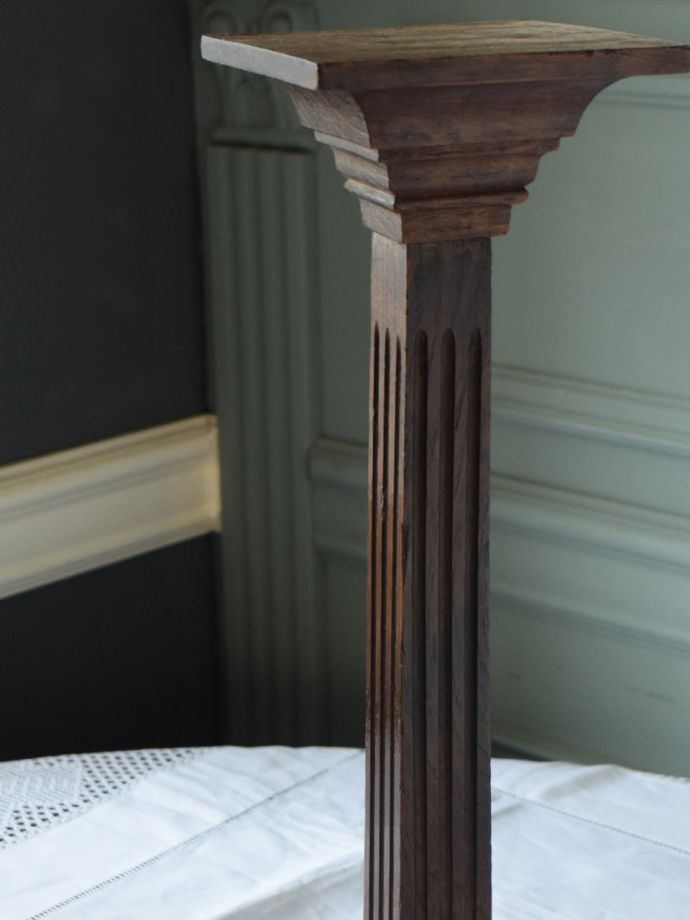 木製のアンティークハットスタンド