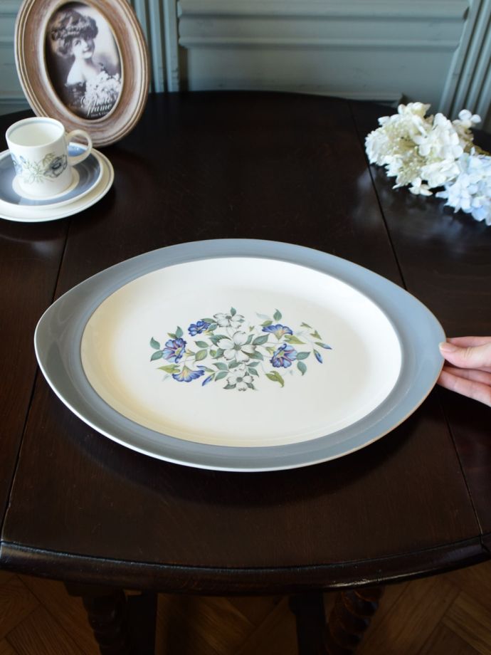 オーバル型が華やかな雰囲気