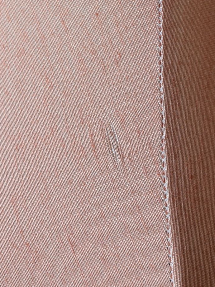 少し破れがあるのでSALE価格です