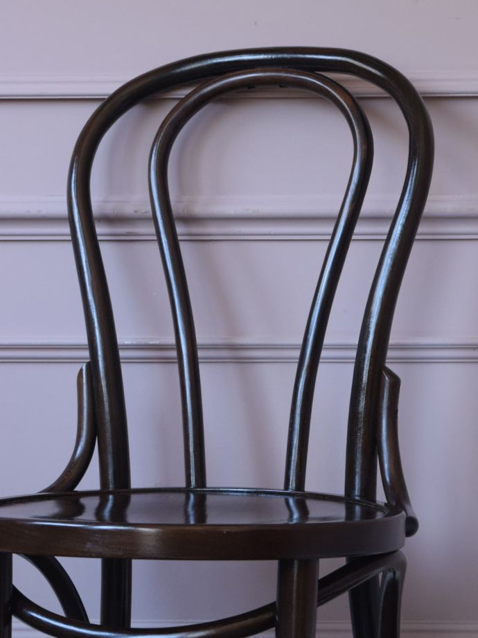 イギリスから届いたアンティークの椅子、ダブルループの背もたれが