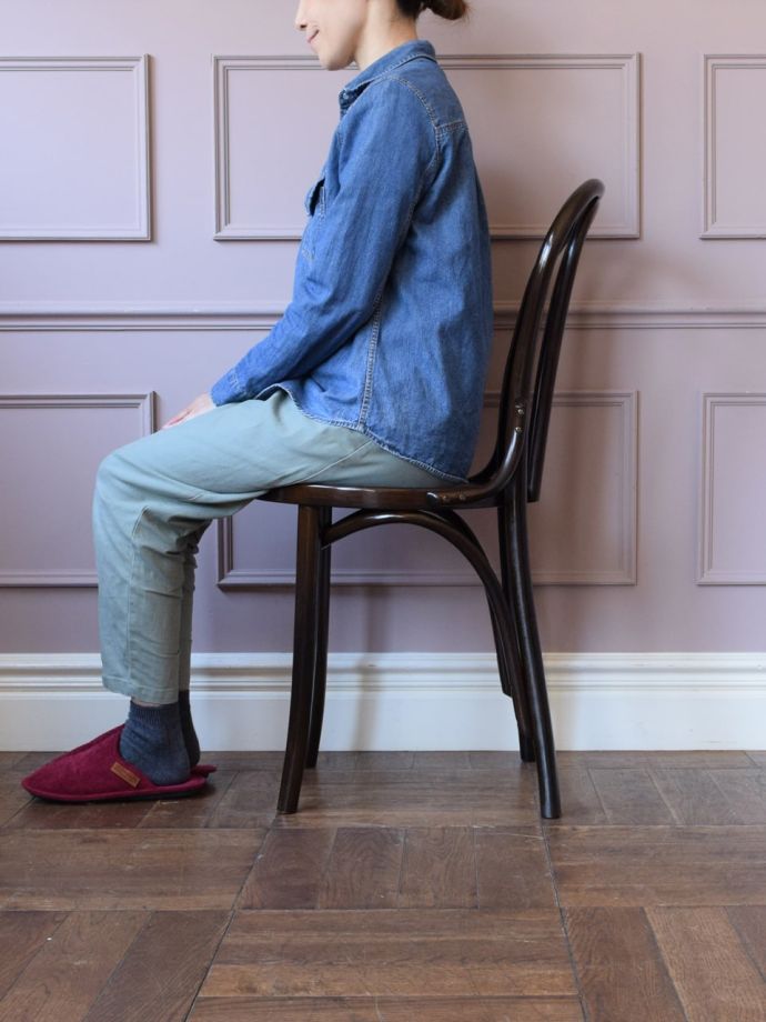 イギリスから届いたアンティークの椅子、ダブルループの背もたれが