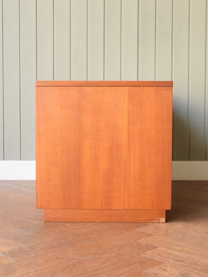 G-planのサイドボードの側面