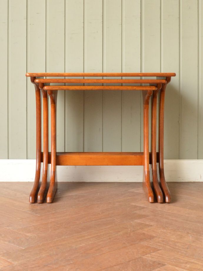 コーヒーテーブルの側面