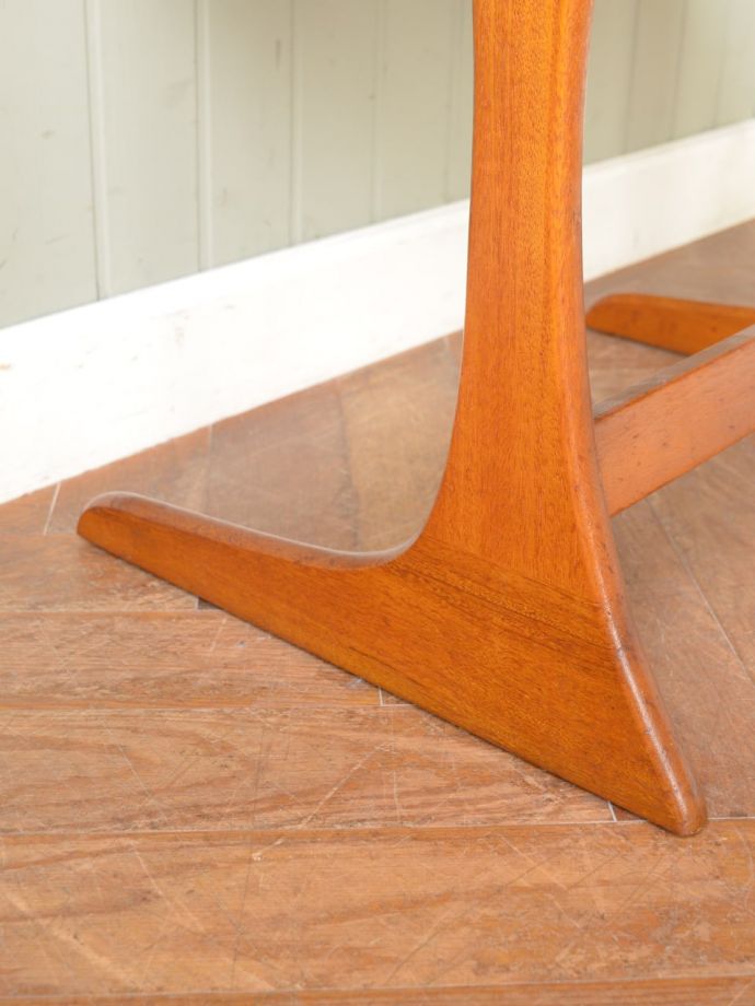 G-PLANのテーブルの足先