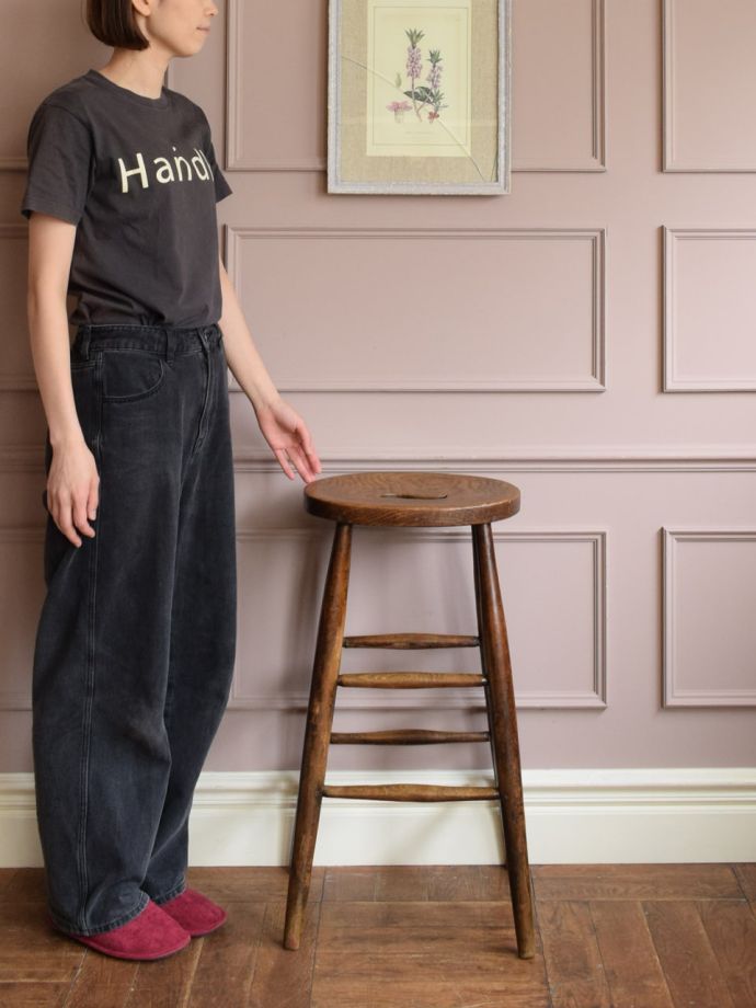 アンティークのスツール