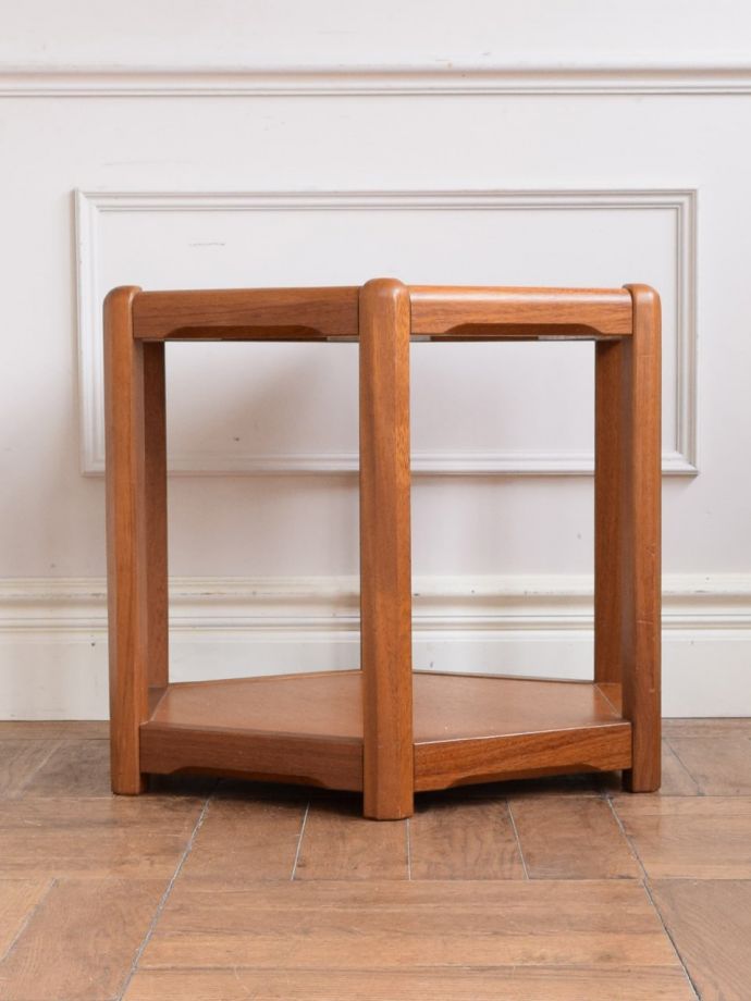 ビンテージコーヒーテーブルの側面