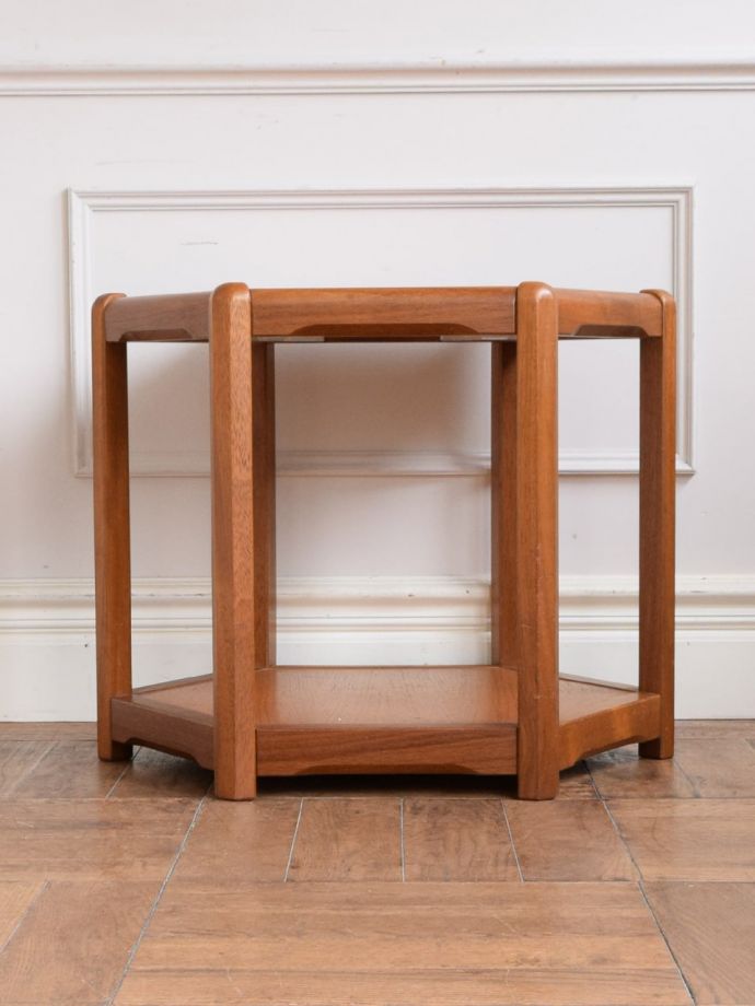 コーヒーテーブルの側面