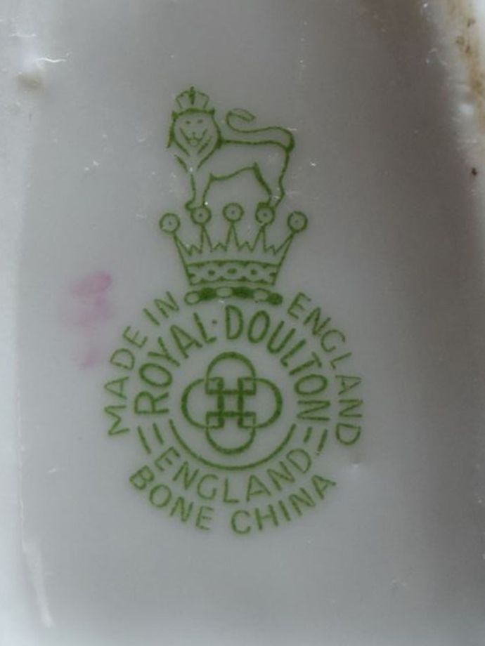 ロイヤルドルトン社のアンティークの陶花、スワン×お花のおしゃれな