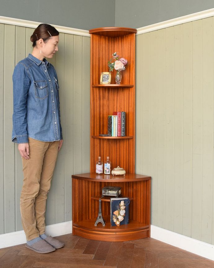 アンティークのキャビネット