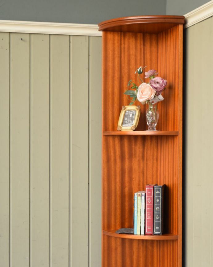 ビンテージのオープンシェルフ