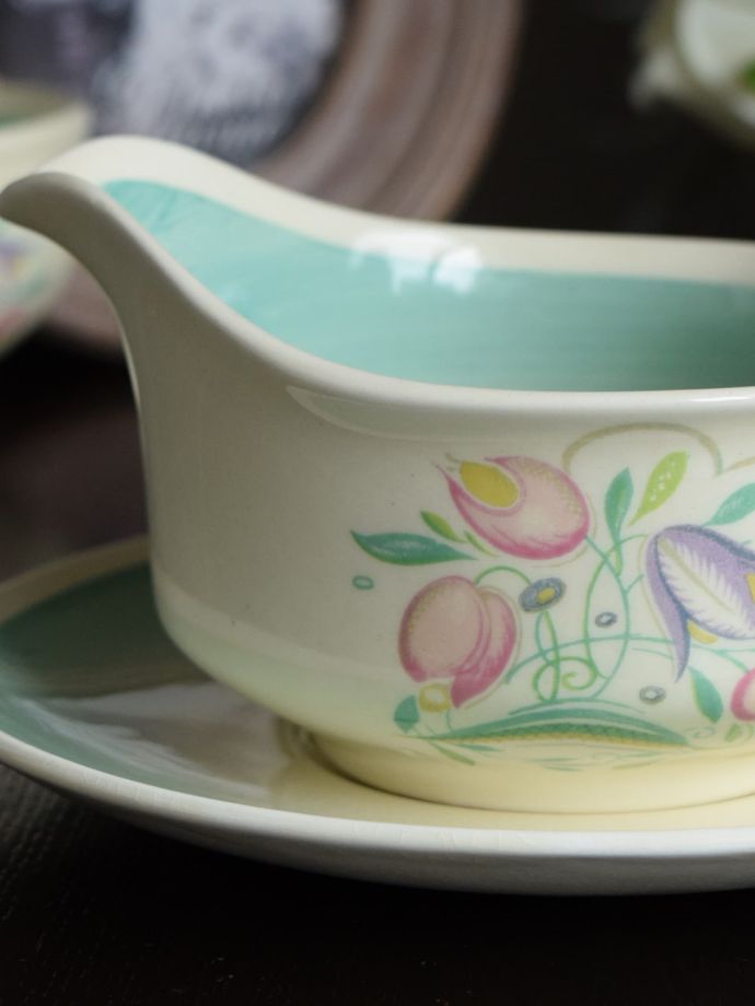 スージークーパー（Susie Cooper）のビンテージ食器、ドレスデン