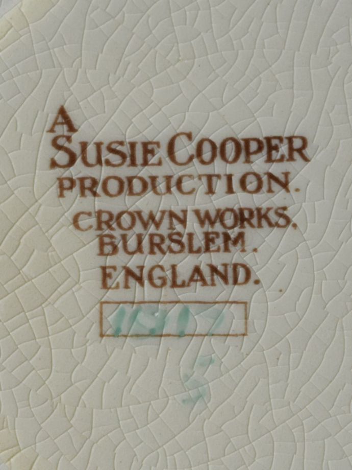 Susie Cooper スージークーパー　ドレスデンスプレイ　ソースボート スージークーパー（Susie Cooper）のビンテージ食器、ドレスデン