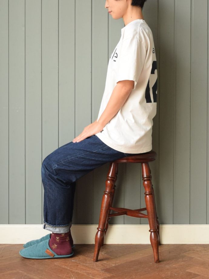 アンティークスツールの側面