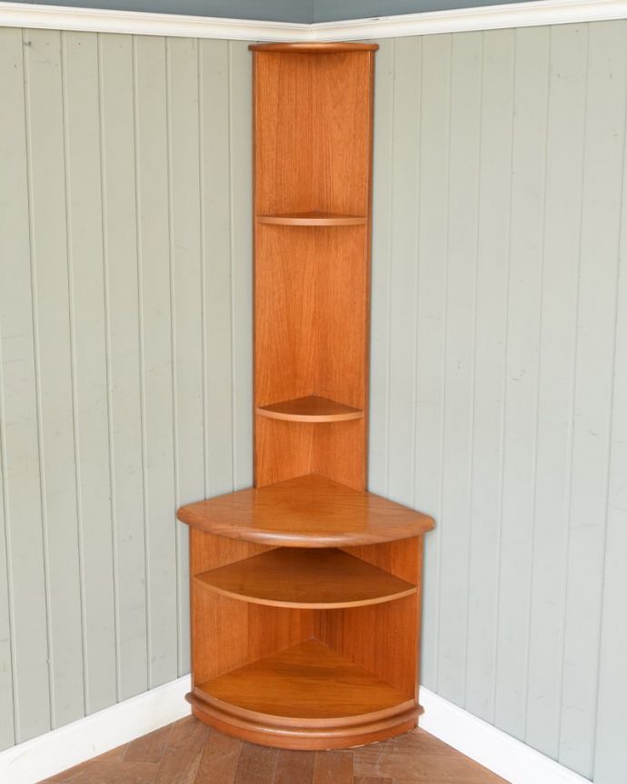 アンティークのキャビネット　アンティーク家具　60's　コーナーキャビネット　飾り棚はしっかり修復しました。(m-711-f)