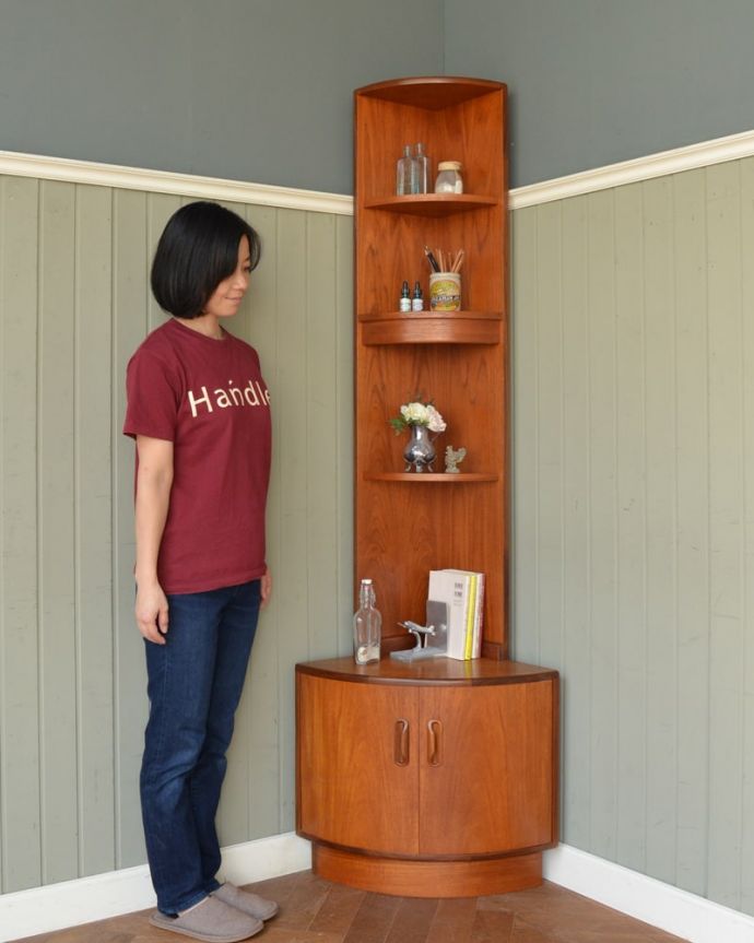 G-PLANのコーナーキャビネット