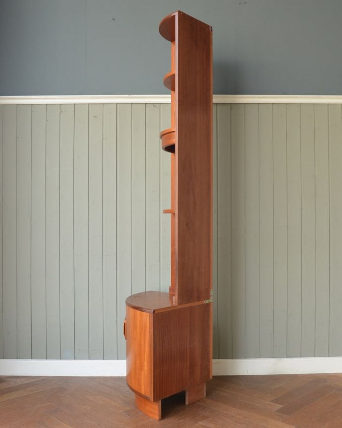 キャビネットの側面