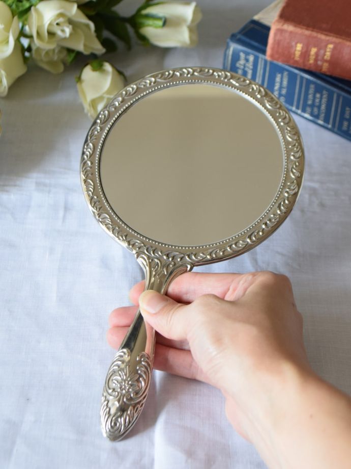 シルバーのアンティークの鏡