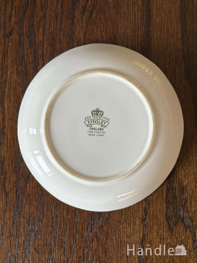 プレートの後ろ